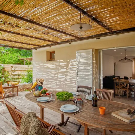 Villa Acacia Très Chaleureuse Avec Beau Jardin - 4 à 6 Personnes *