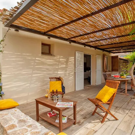 Acacia Très Chaleureuse Avec Beau Jardin - 4 à 6 Personnes