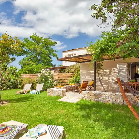 Villa Acacia Très Chaleureuse Avec Beau Jardin - 4 à 6 Personnes *