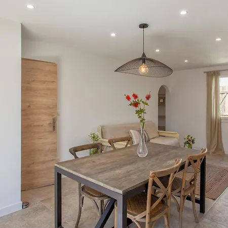 Acacia Très Chaleureuse Avec Beau Jardin - 4 à 6 Personnes *