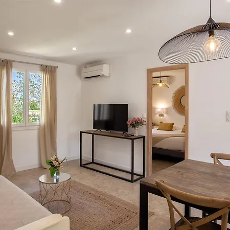 Acacia Très Chaleureuse Avec Beau Jardin - 4 à 6 Personnes *