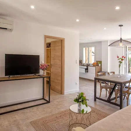 Acacia Très Chaleureuse Avec Beau Jardin - 4 à 6 Personnes