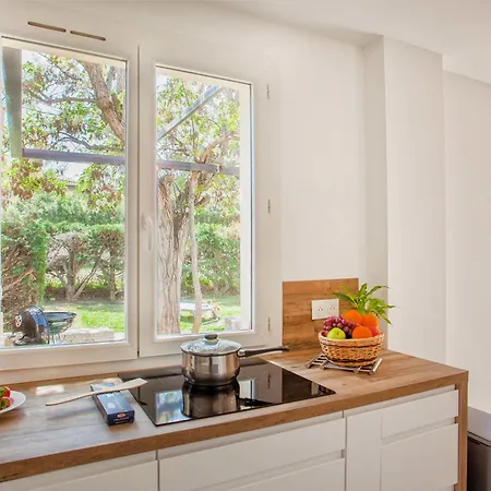 Villa Acacia Très Chaleureuse Avec Beau Jardin - 4 à 6 Personnes *