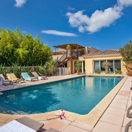 Acacia Très Chaleureuse Avec Beau Jardin - 4 à 6 Personnes Villa